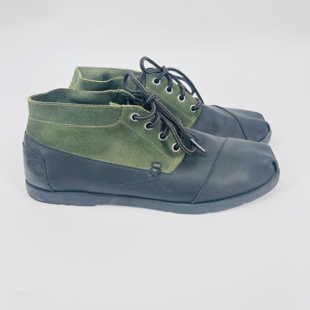 ✨TOMS Black Leather Olive Green Suede Bootie 8 Boho Indie Punk Barn Woodsy Fall